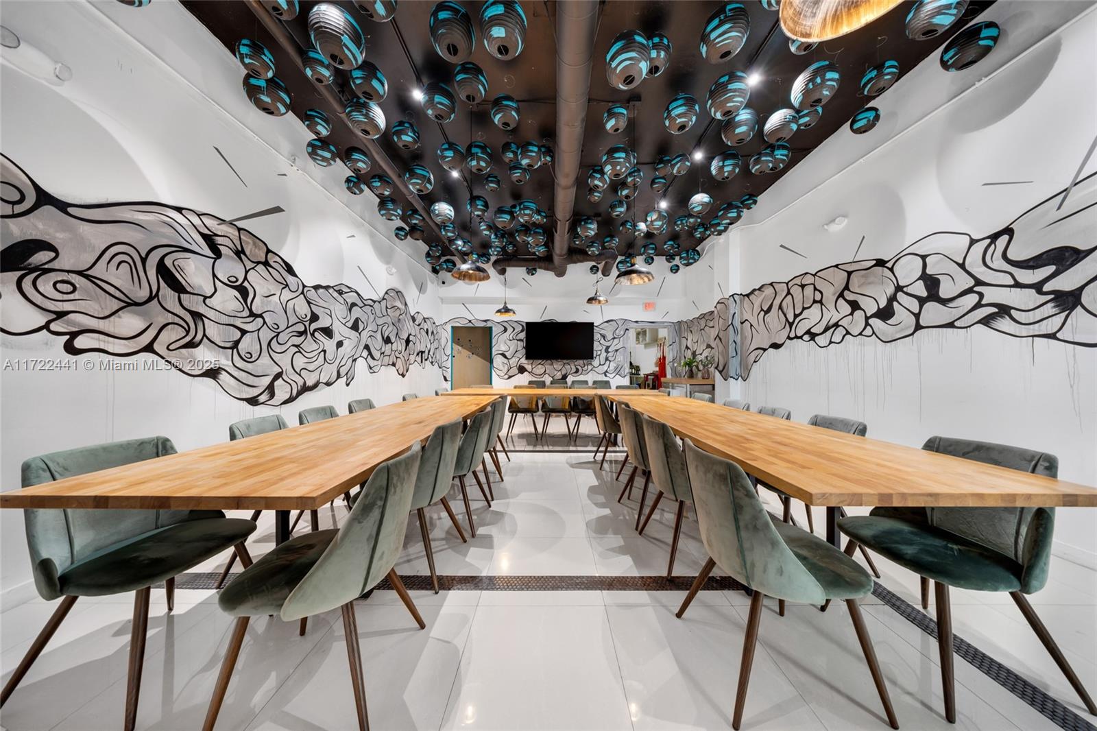 Beautiful free Standing Space